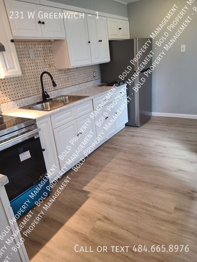 Photo - 231 W Greenwich St Unit 1