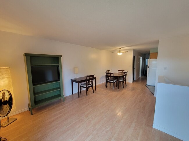 Photo - 9320-9374 74 Ave