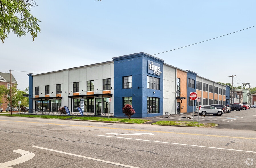 The Residence at 1555 Elm