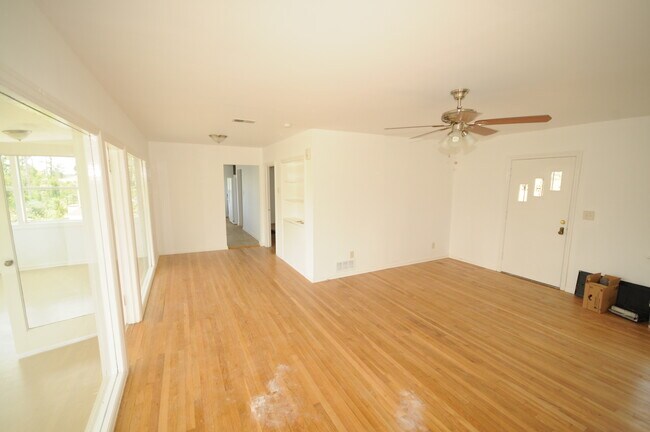 Photo - 16 Windsor Dr