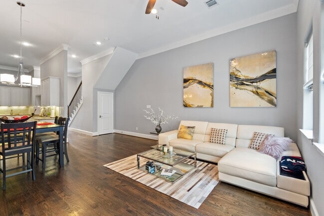 Photo - 2409 Lawrence St