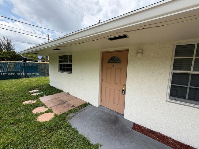 Photo - 808 SW 30th St Unidad Rear