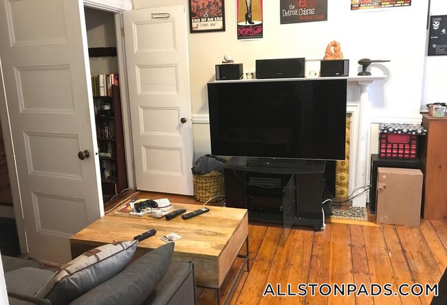 Photo - 25 N Beacon St Unidad 4