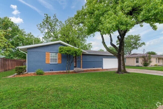 Building Photo - 6708 Manor Dr Rental