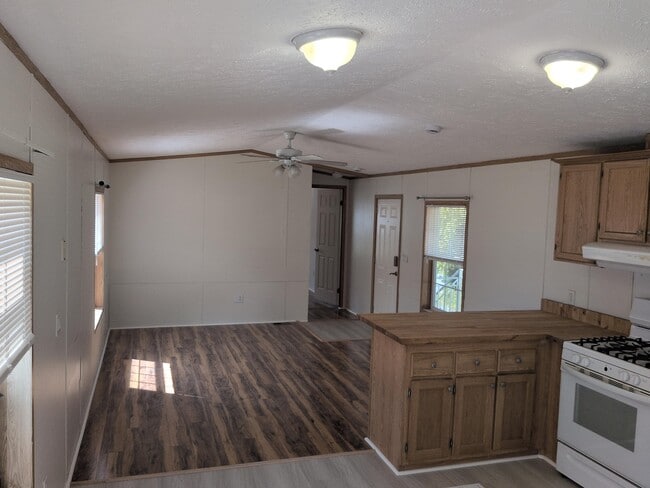 Photo - 104 Abbott St