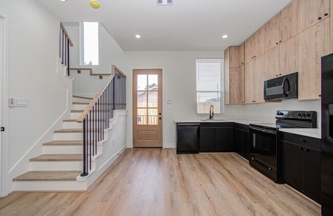 Photo - 1308 Tarley St
