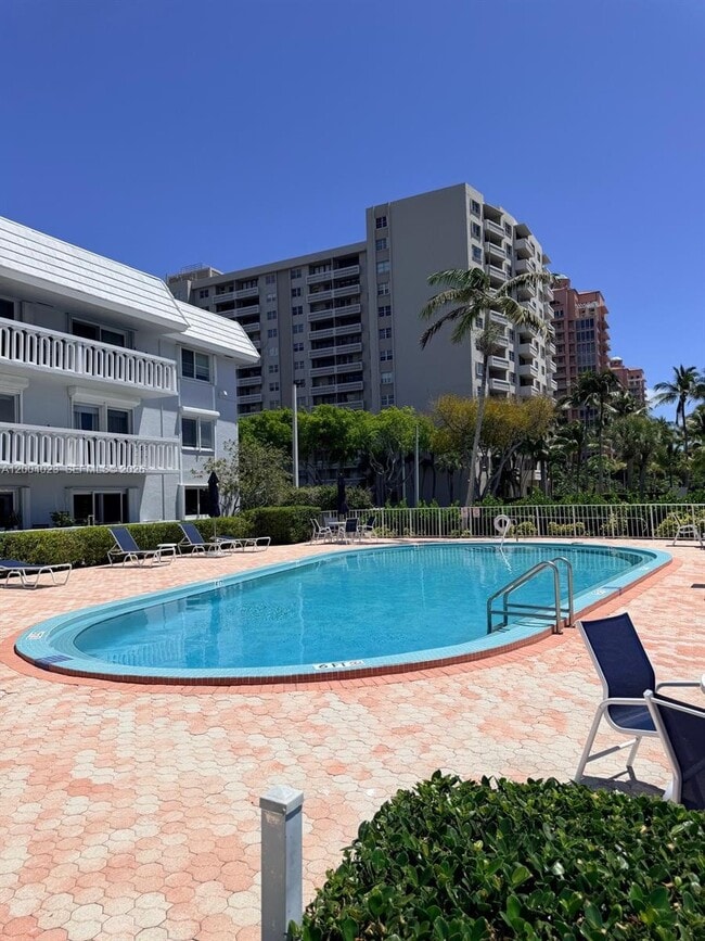 Building Photo - 100 Edgewater Dr Unit 312