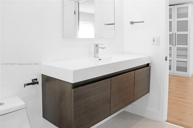 Photo - 11020 SW 140th Ave Unidad Room