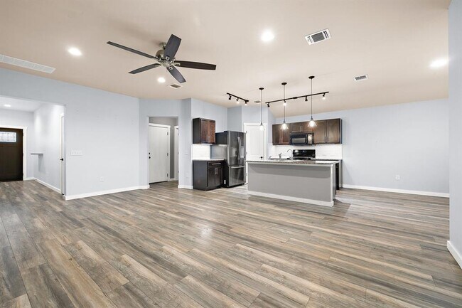 Photo - 221 Camellia Dr