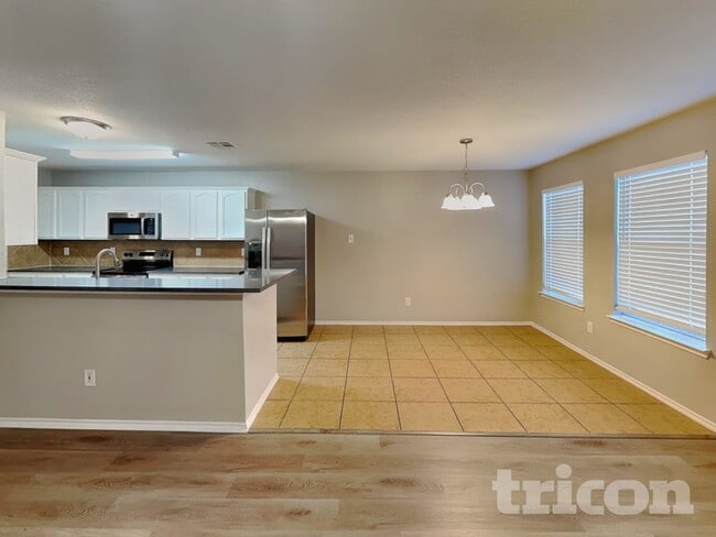 Photo - 834 Smokey Oak Dr