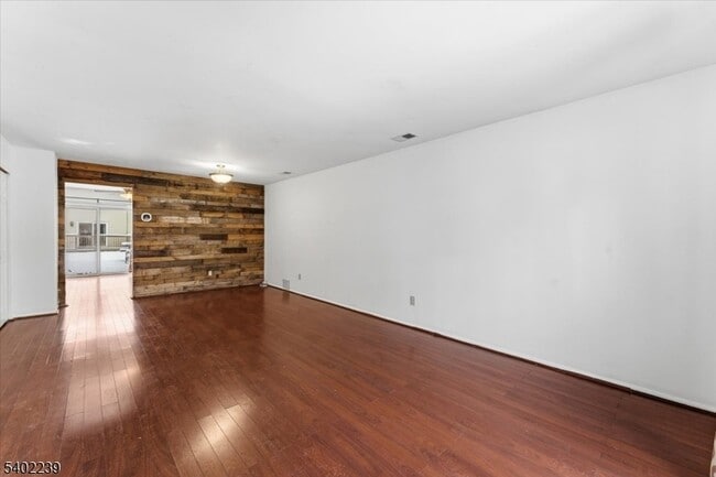 Photo - 226 Matlook Pl