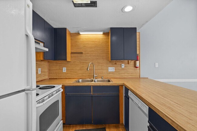 Photo - Now Allowing 1 small dog under 30Lbs - Spacious 2 bed/2 bath Deer Creek Villas-Surfside