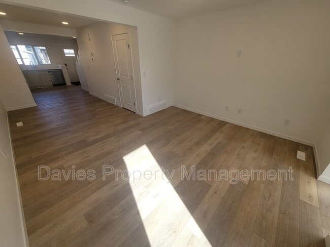 Photo - 2023-2210 210 St NW