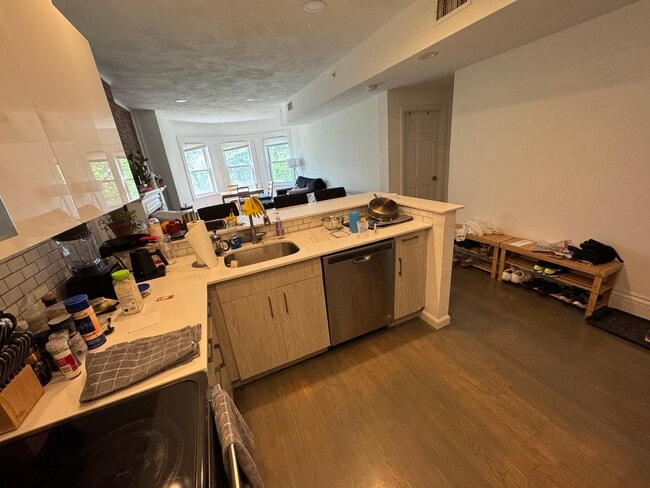 Photo - 1402 Beacon St Unit 3