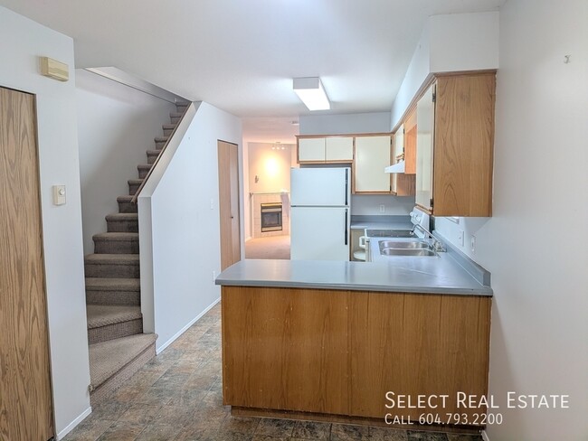 Photo - 9235 Woodbine St Unit 4