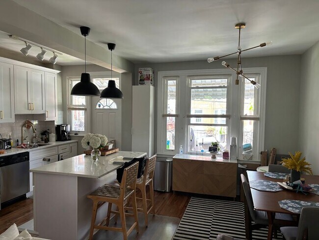 220 Adams St NE