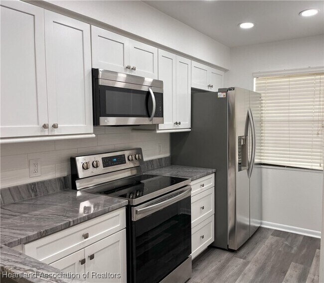 Photo - 3915 Edgewater Dr