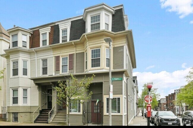 Building Photo - 815 E 4th St Rental