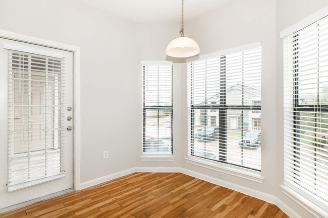 Photo - Sunchase Square