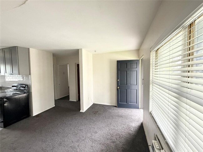 Photo - 639 Ramona Ln Unit 6