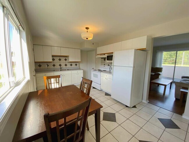 Photo - 2 bedroom in Kitimat BC V8C 1W4