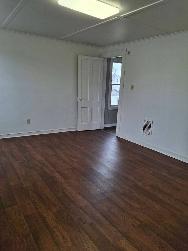 Photo - 246 Lynwood Ave Unit B Upper