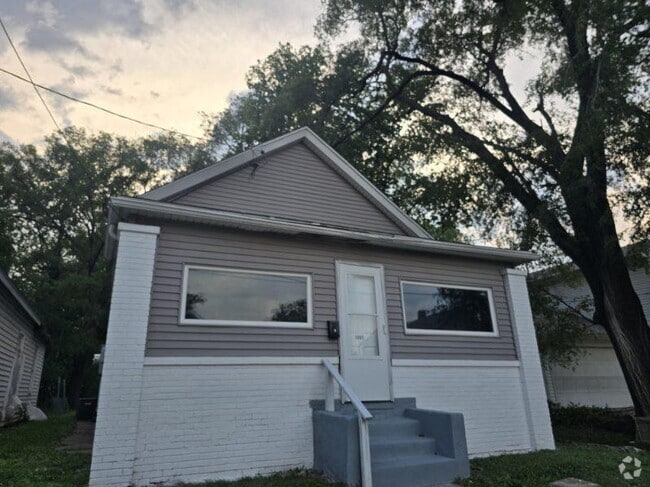 Building Photo - 1307 S Blaine St Rental
