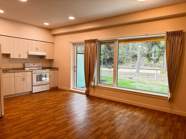 Building Photo - 218 Village Way Unit 218