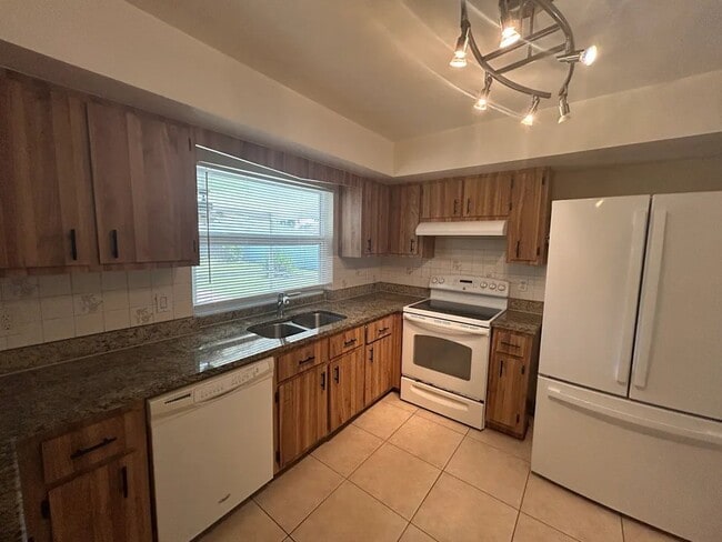 450 SE 17th Ave