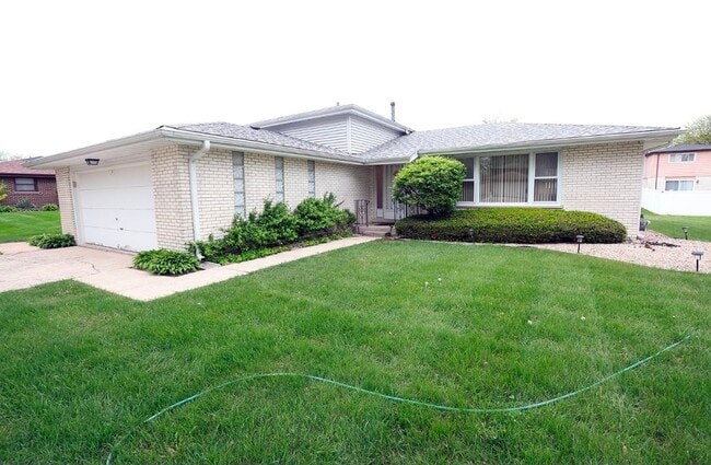 Building Photo - 6024 Aspen Ln