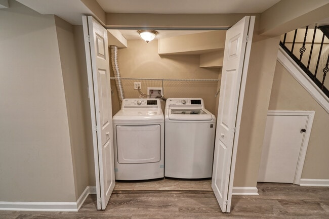 Photo - 28 54th St SE