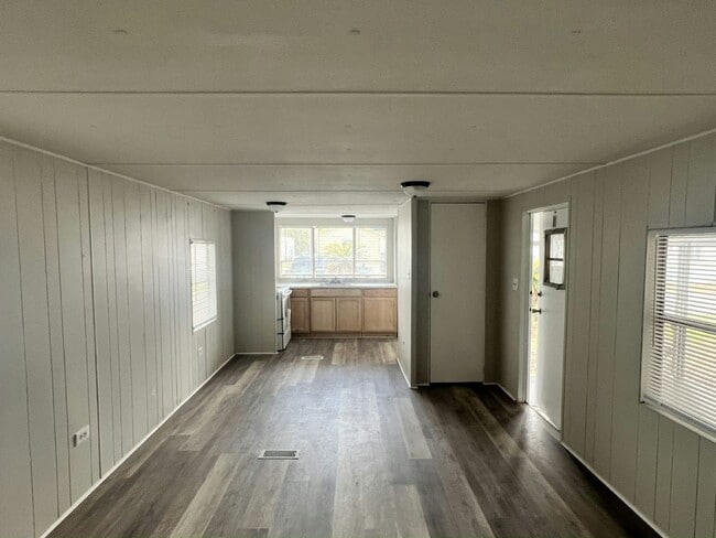 Photo - 133 Lakeside Garden Cir