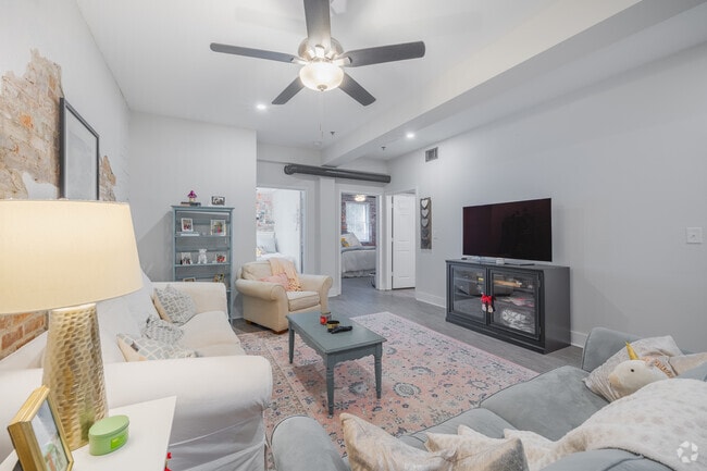 Interior Photo - 1000 King Street Rental