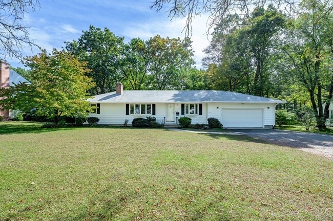 Photo - 557 Maple Rd
