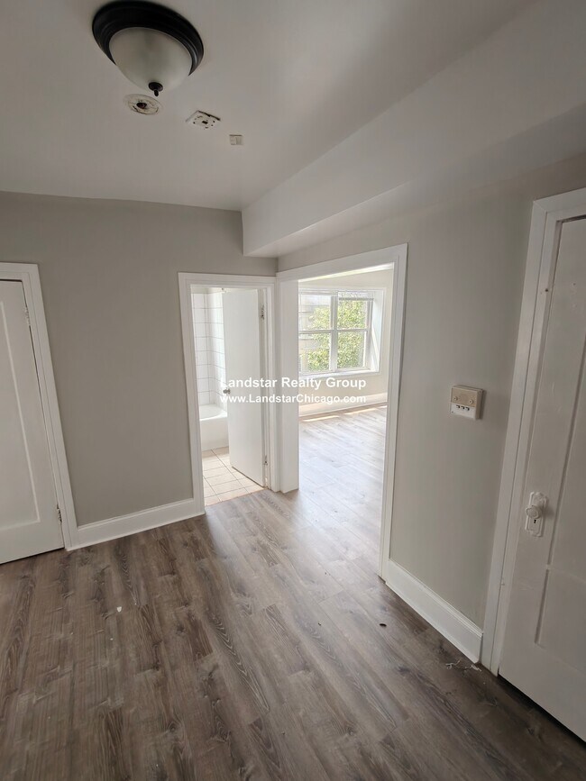 6312 N Oakley Ave Unit 3