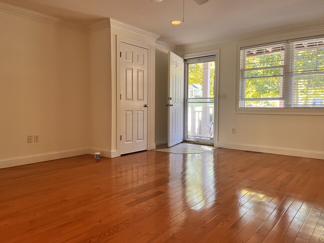 Photo - 33 Starr Dr W Unit 1