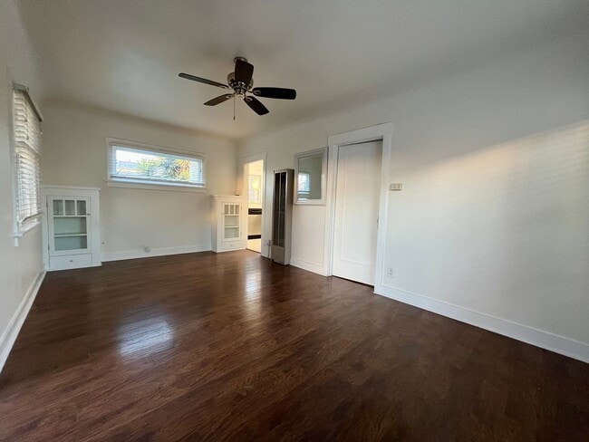 Photo - North Park Cottage! LARGE ENCLOSED PRIVATE BACKYARD! Washer & Dryer! Assigned Parking! Unidad 3409 Grim Ave