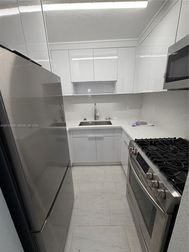 Building Photo - 7101 SW 89th Ct Unit 110