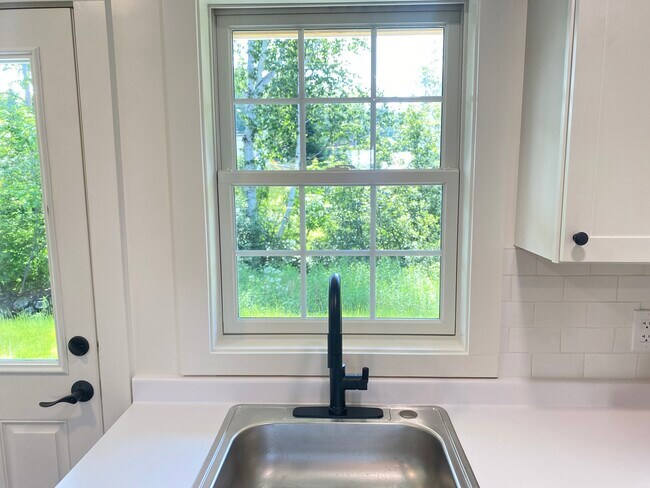 Photo - 160 Bronson St