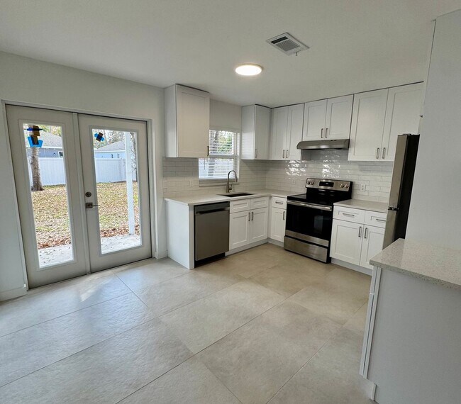 Building Photo - Rosedale Unit 826