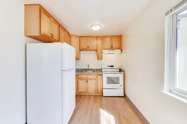 Building Photo - 5677 Hoffman Ct Unit 04