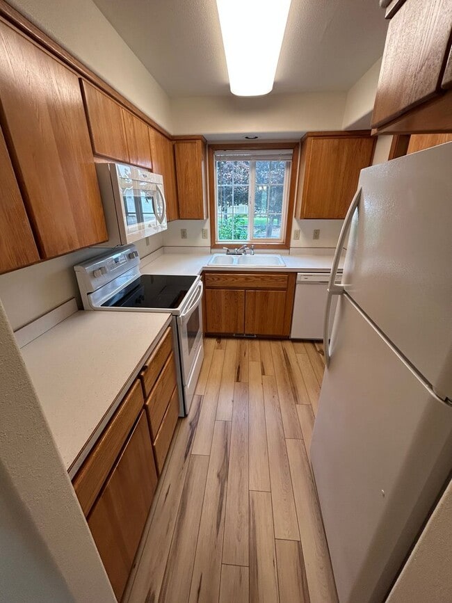 Photo - 824 NE Ashby Ct