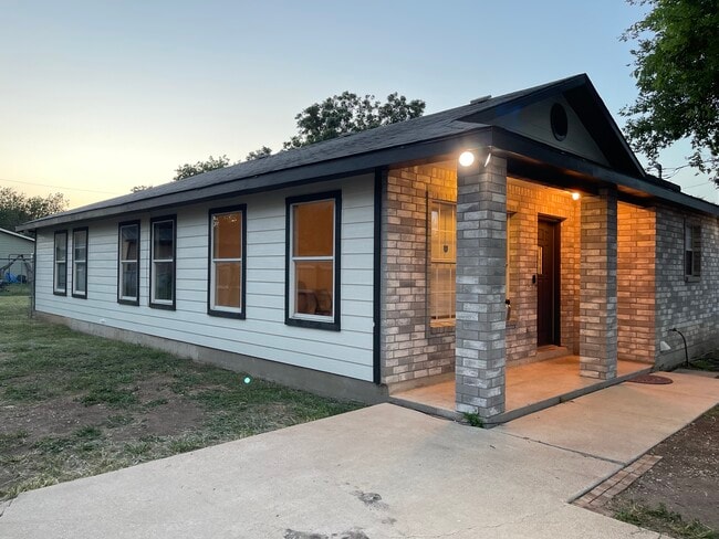 Photo - 2427 Wescott Ave