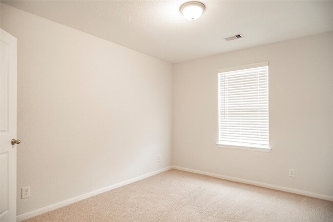 Photo - 208 Cambria Green Ln