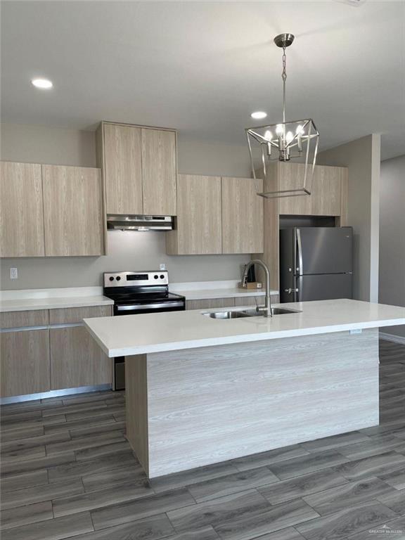 Photo - 20-3 1/2 3 1/2 St