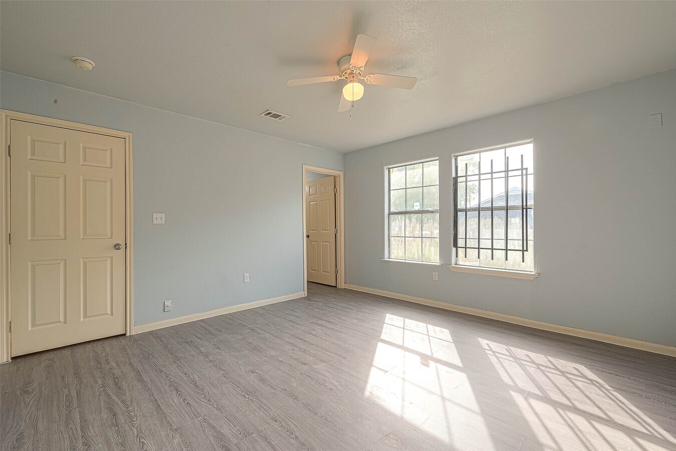 Photo - 4813 Pederson St