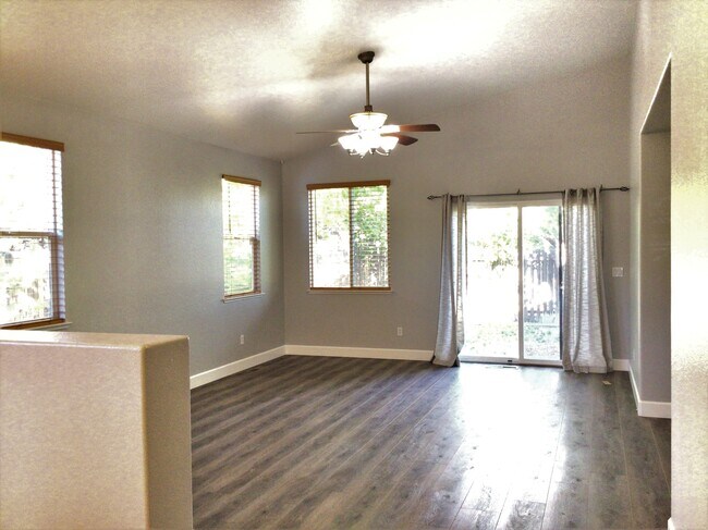 Photo - 5838 Rainier Peak Dr