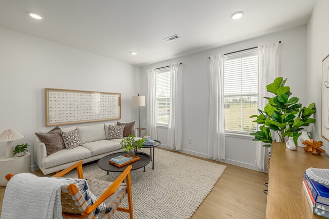 A2 1BR, 1BA - 678SF - Living Room
