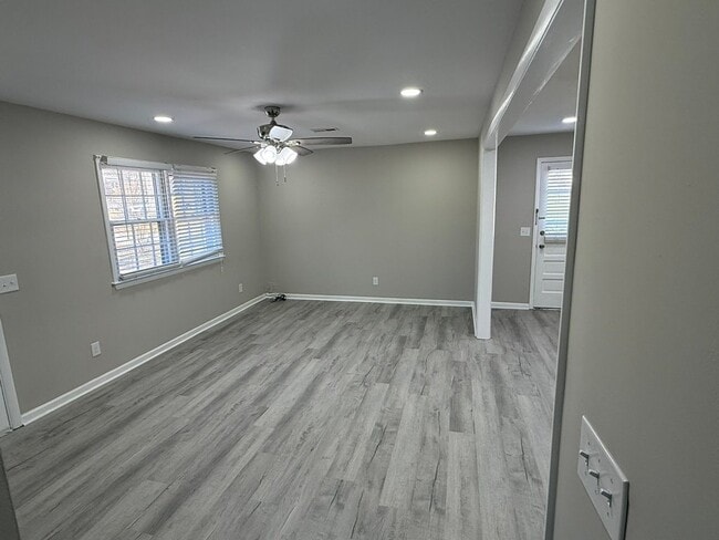 315 Creekway Ct
