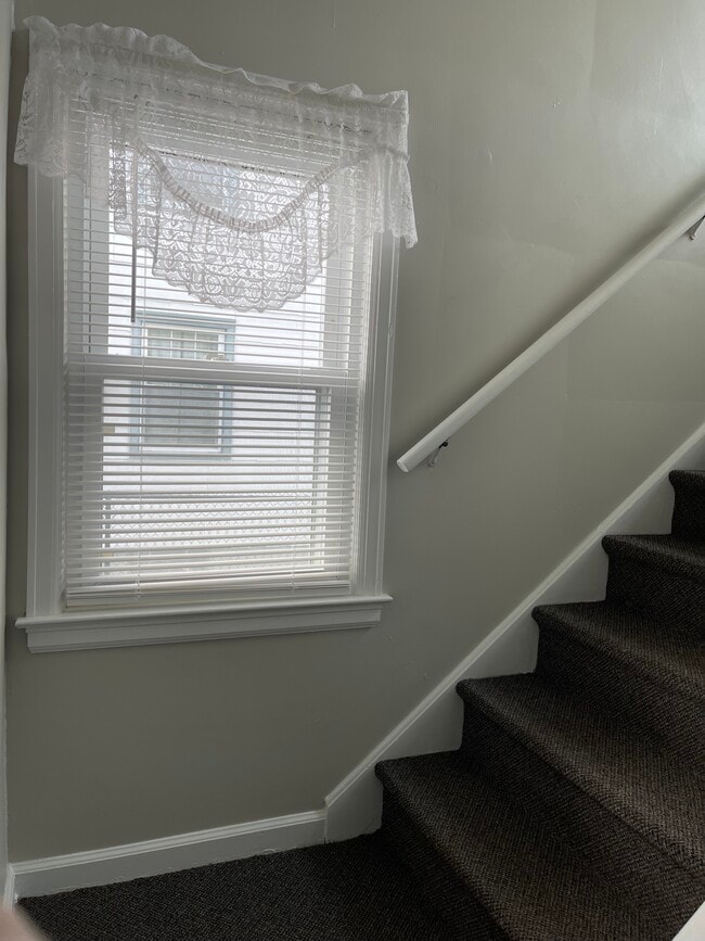 Photo - 33 Montfort Dr Apartment Unit Upper